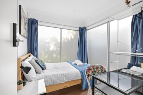 Modern Double Room at Botany - Mins to Airport - Shared Bathroom, Sydney